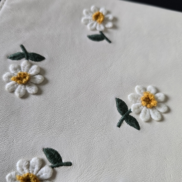 Coach Ellen Crossbody With Daisy Embroidery purse - Picture 9 of 16